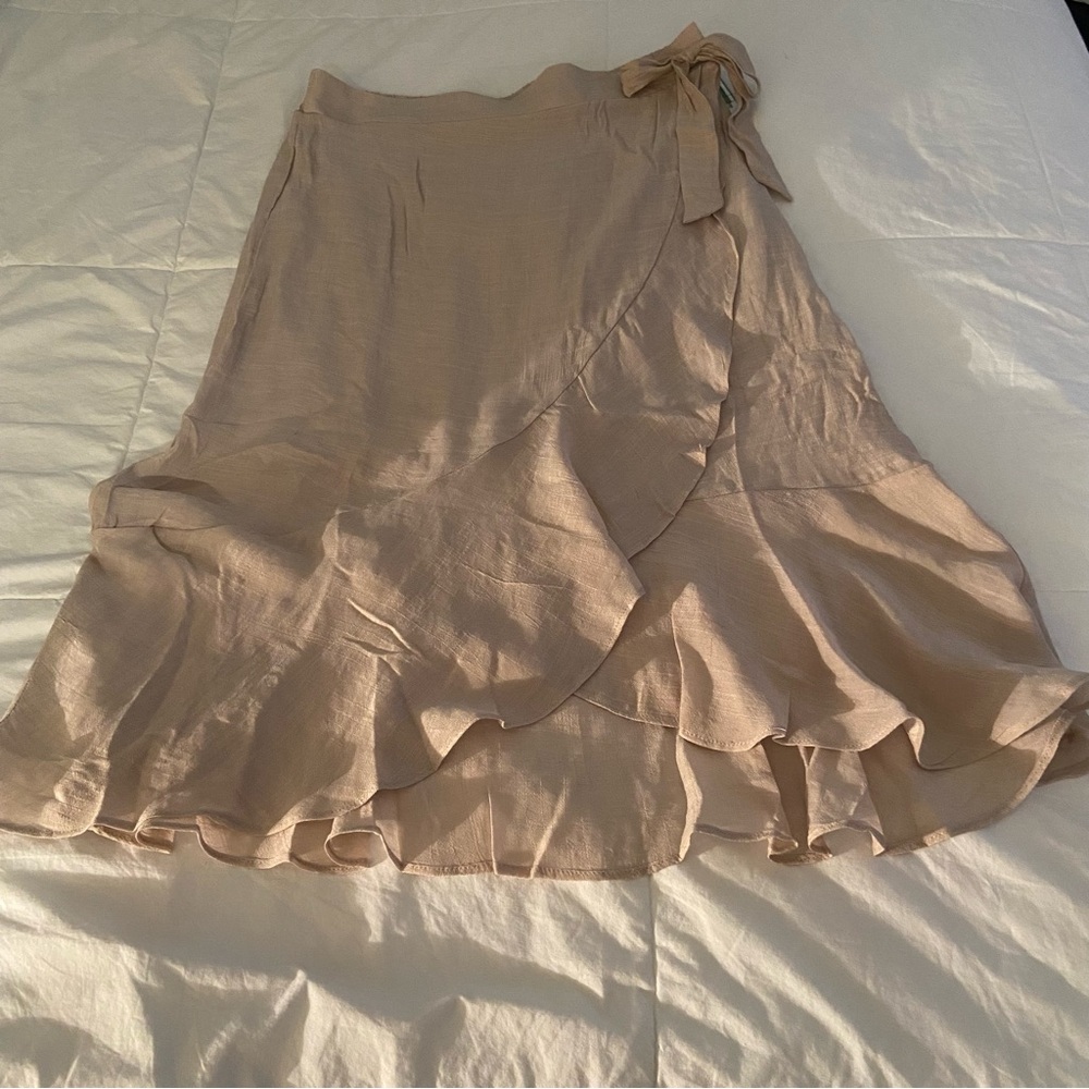 NWOT Midi Skirt